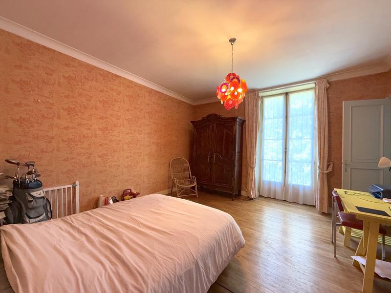 Maison - 372 m² - 10 pièces