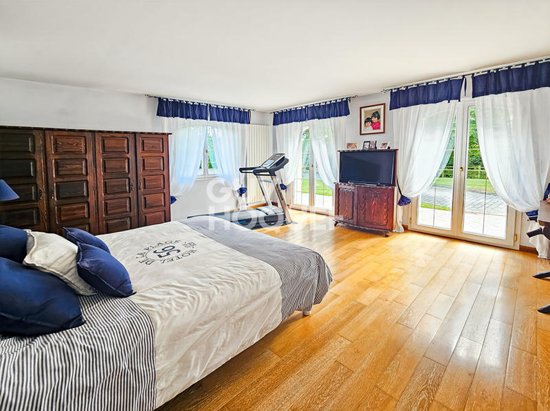 Maison - 340 m² - 10 pièces