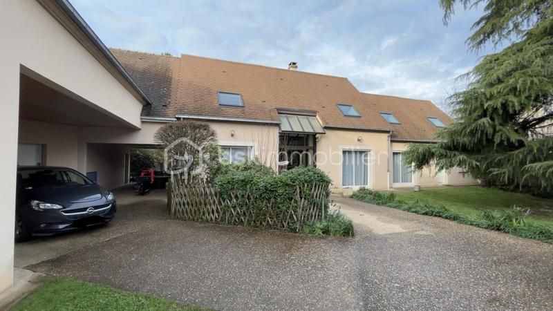 Propriété - 269 m² - 13 pièces