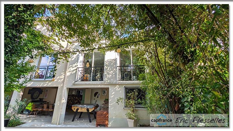 Maison - 208 m² - 9 pièces