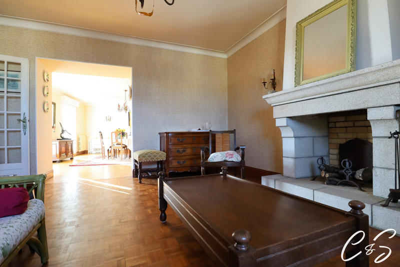 Maison - 272 m² - 10 pièces