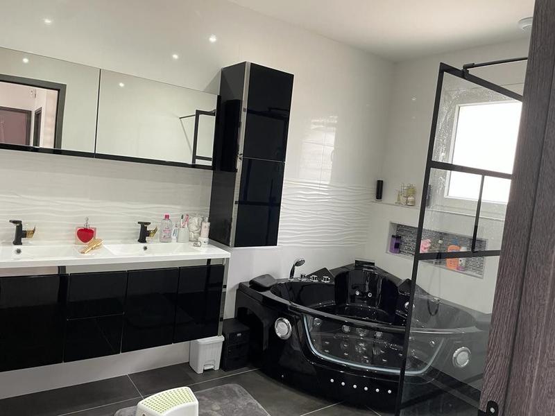 Maison traditionnelle - 152 m² - 7 pièces