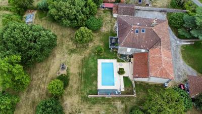 Propriété - 400 m² - 10 pièces