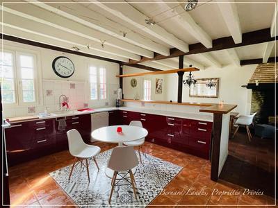 Maison - 389 m² - 11 pièces