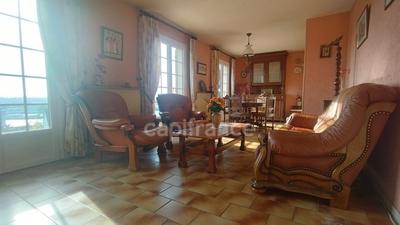 Maison - 99 m² - 5 pièces