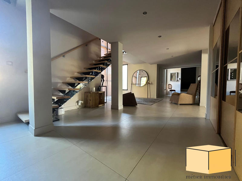 Villa - 207 m² - 6 pièces