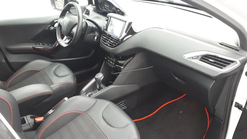 Peugeot 208 I 1.2 PureTech 110 Eat6 Gt-Line - Automatique Entretien constructeur