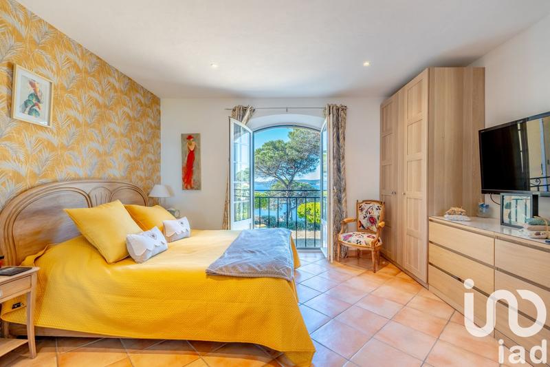 Maison - 230 m² - 7 pièces