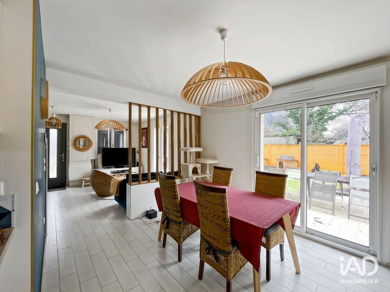 Maison - 90 m² - 5 pièces