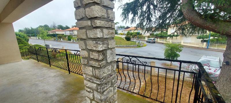 Maison - 200 m² - 8 pièces