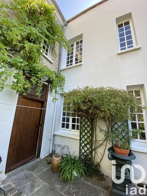 Maison - 246 m² - 9 pièces