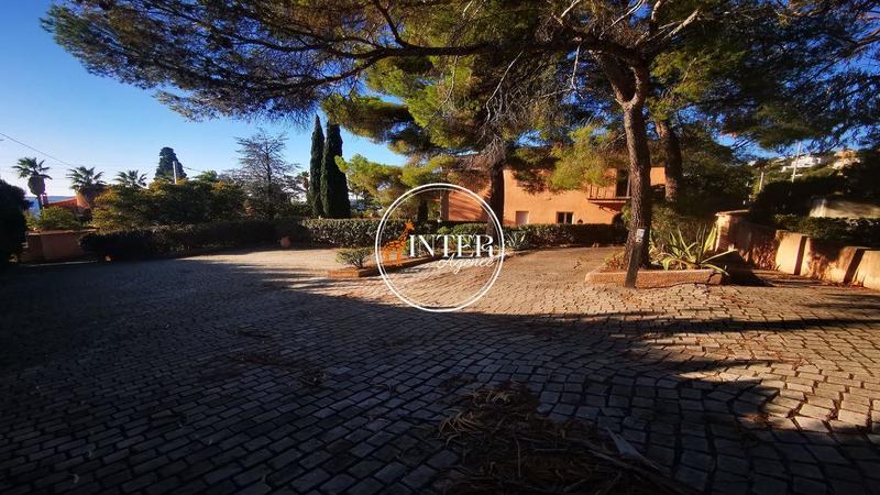 Villa - 775 m² - 12 pièces