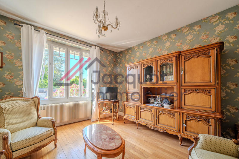 Maison - 211 m² - 10 pièces