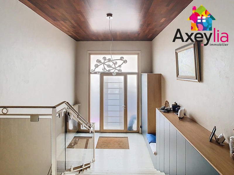 Maison - 303 m² - 10 pièces