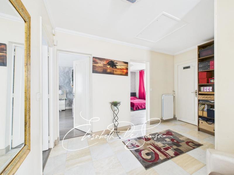 Maison - 210 m² - 8 pièces