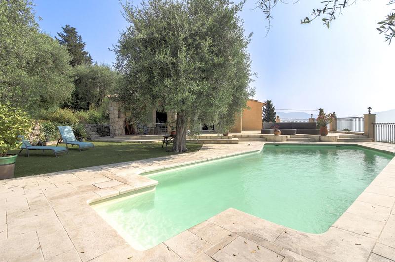 Maison - 230 m² - 7 pièces