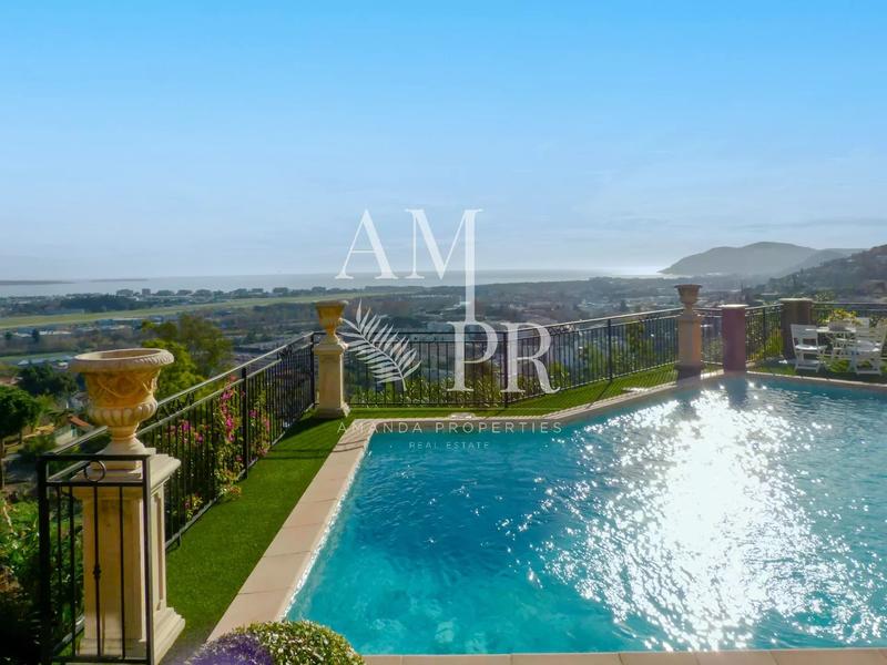 Villa - 220 m² - 8 pièces