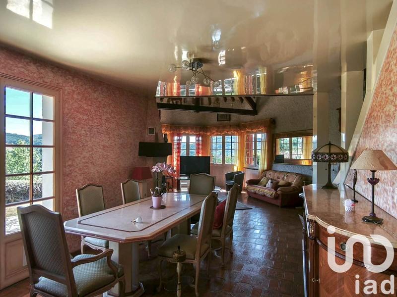 Maison - 184 m² - 9 pièces