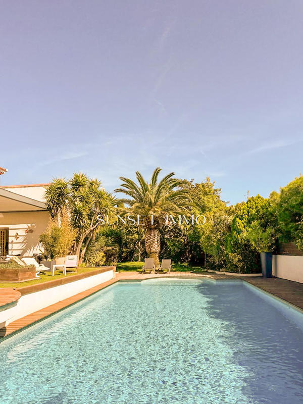 Maison - 273 m² - 7 pièces