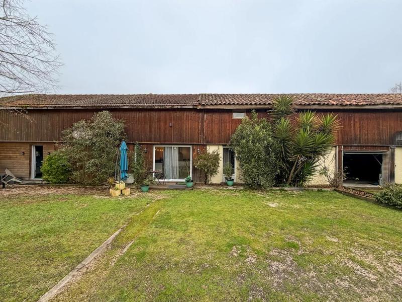 Maison - 240 m² - 8 pièces