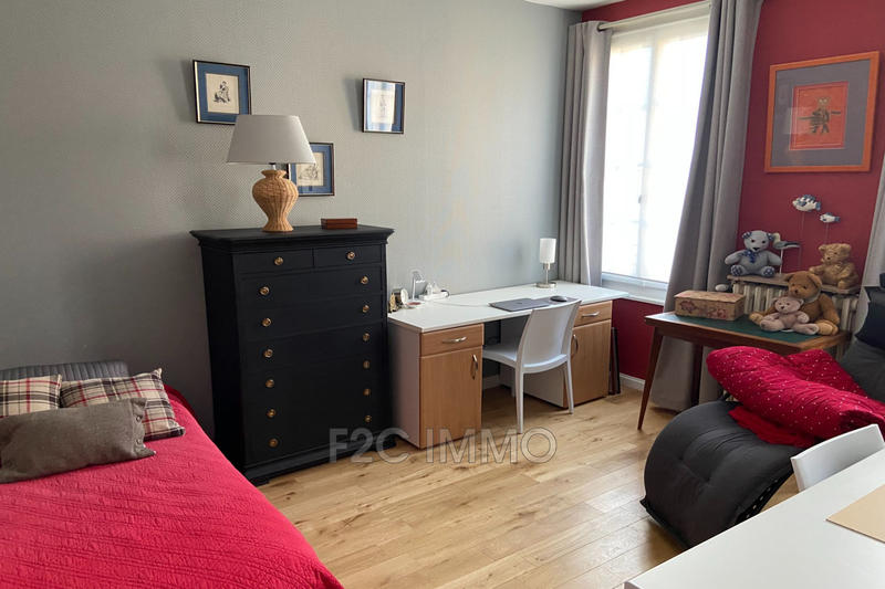 Maison - 187 m² - 9 pièces