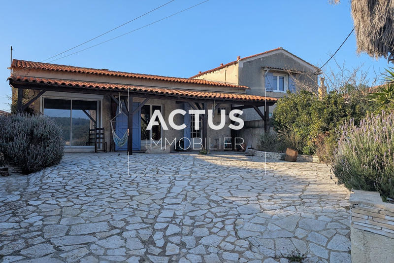 Maison - 700 m² - 7 pièces