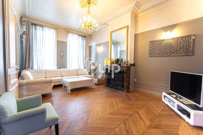 Maison - 190 m² - 9 pièces