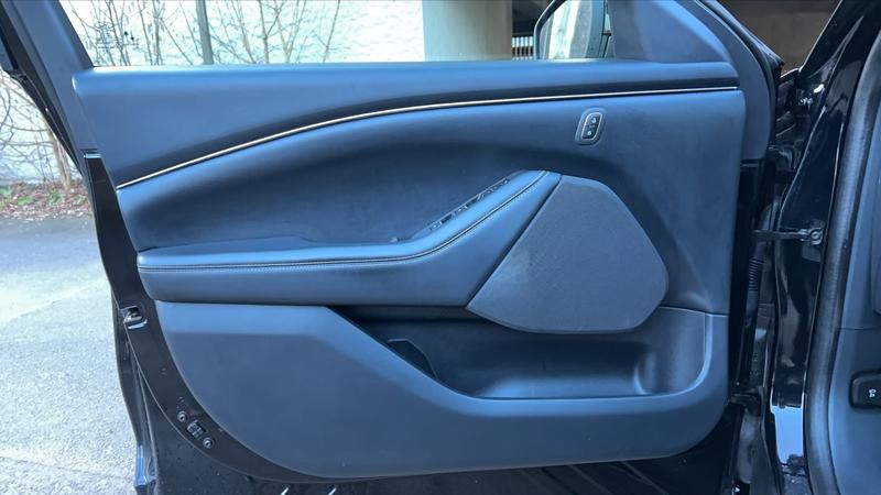 Ford Mustang Mach-E VI 269 76 kWh Standad Range