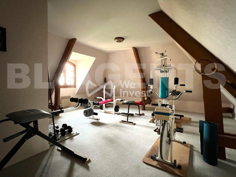 Maison - 205 m² - 9 pièces