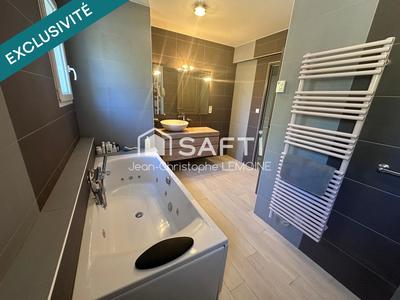 Maison - 159 m² - 8 pièces