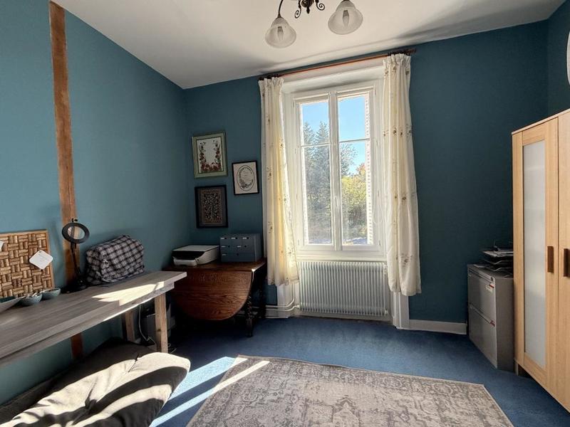 Maison - 240 m² - 19 pièces