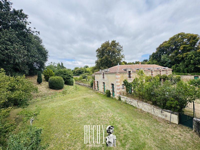 Maison - 482 m² - 11 pièces