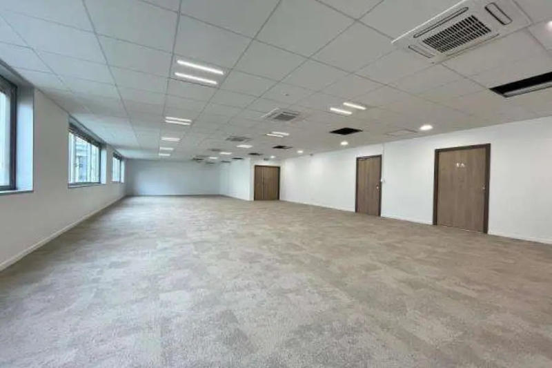 Bureau - 390 m²