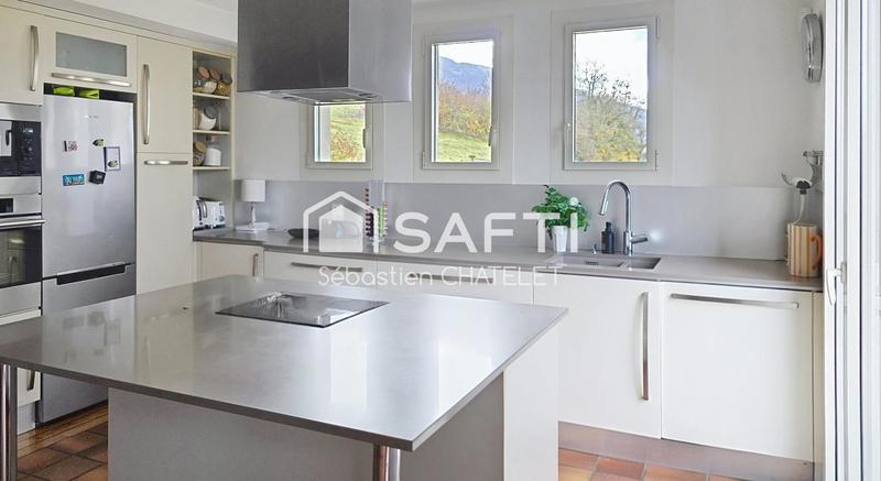 Maison - 185 m² - 7 pièces