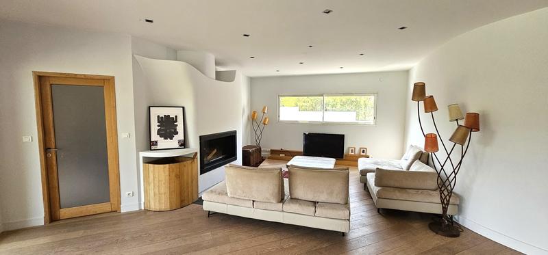 Maison contemporaine - 280 m² - 8 pièces