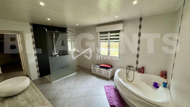 Villa - 215 m² - 14 pièces