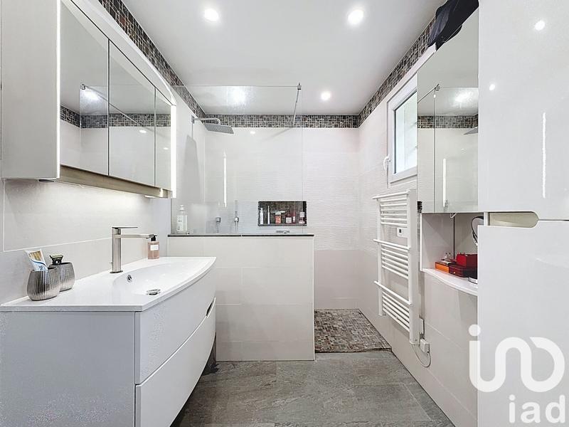 Maison - 221 m² - 9 pièces