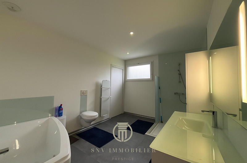 Villa - 200 m² - 7 pièces