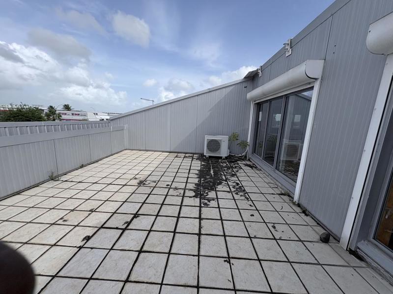 Local commercial - 111 m² - 4 pièces