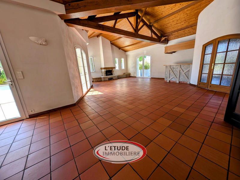 Maison - 230 m² - 6 pièces