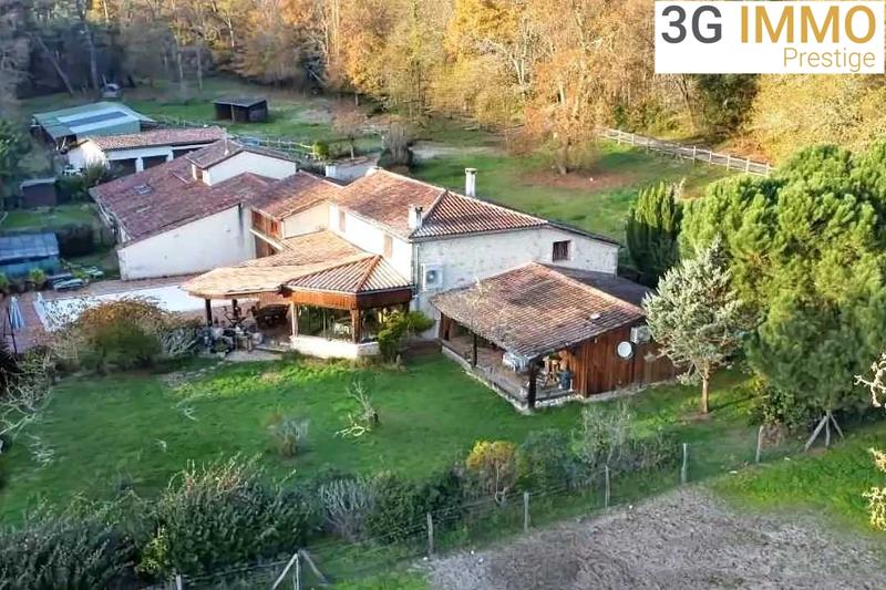 Villa - 479 m² - 15 pièces