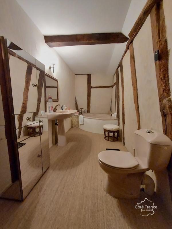 Propriété - 253 m² - 7 pièces