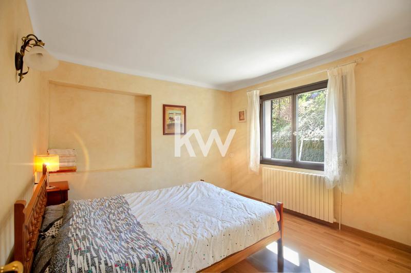 Maison - 250 m² - 6 pièces