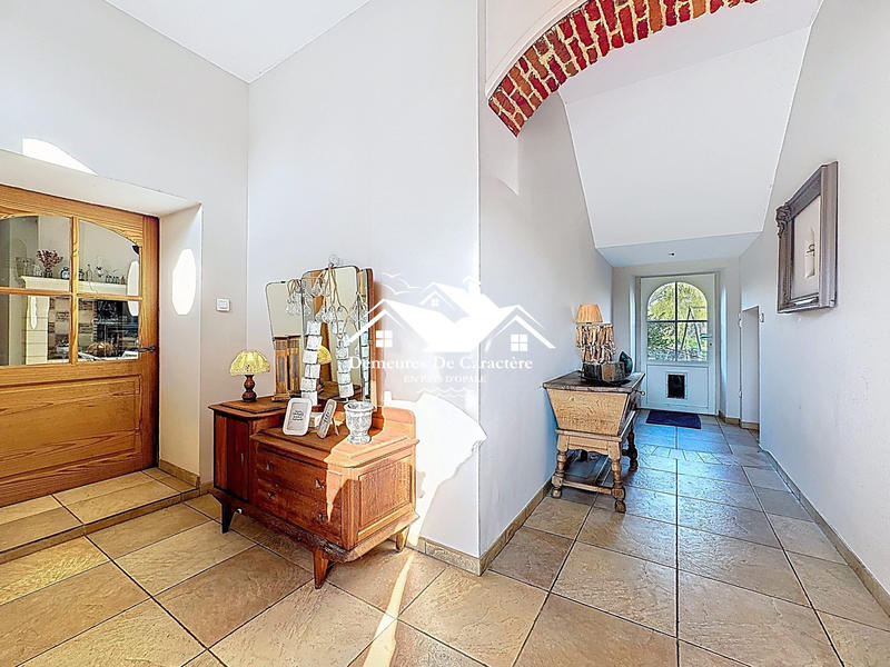 Maison - 318 m² - 12 pièces