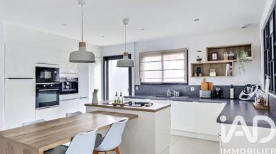 Maison - 140 m² - 5 pièces