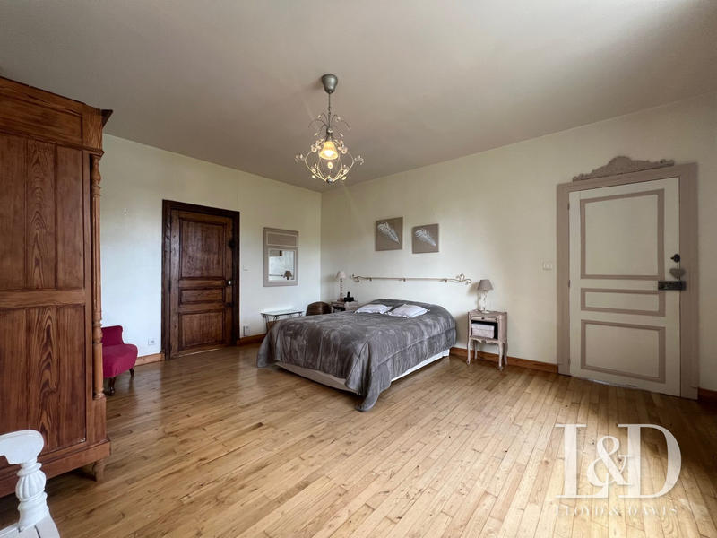 Maison - 300 m² - 10 pièces