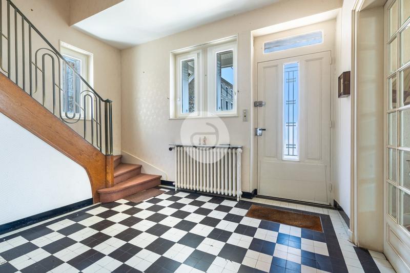 Maison - 187 m² - 8 pièces