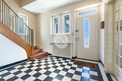 Maison - 187 m² - 8 pièces