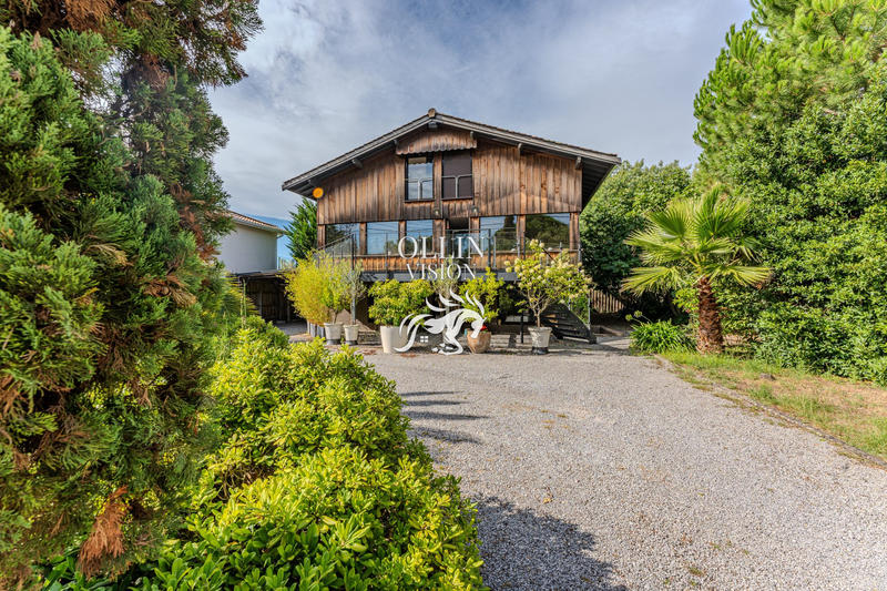 Villa - 240 m² - 9 pièces