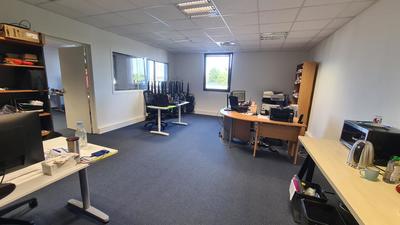 Bureau - 74 m² - 2 pièces